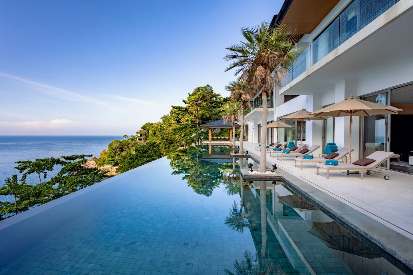 Seaview 12-bedrooms villa in Millionaire’s Mile Kamala beach (2 infinity pools, cinema, spa, gym, wine cellar)
