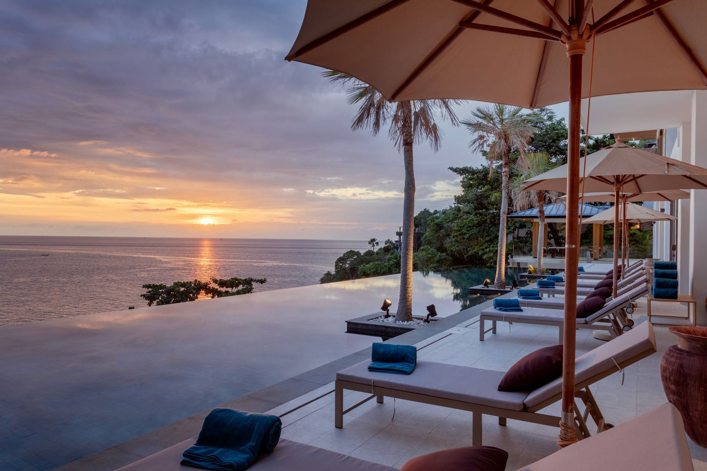 Seaview 12-bedrooms villa in Millionaire’s Mile Kamala beach (2 infinity pools, cinema, spa, gym, wine cellar)