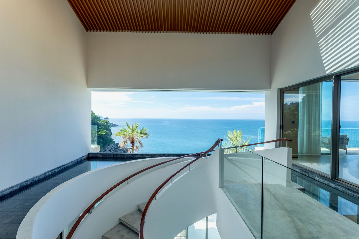 Seaview 12-bedrooms villa in Millionaire’s Mile Kamala beach (2 infinity pools, cinema, spa, gym, wine cellar)
