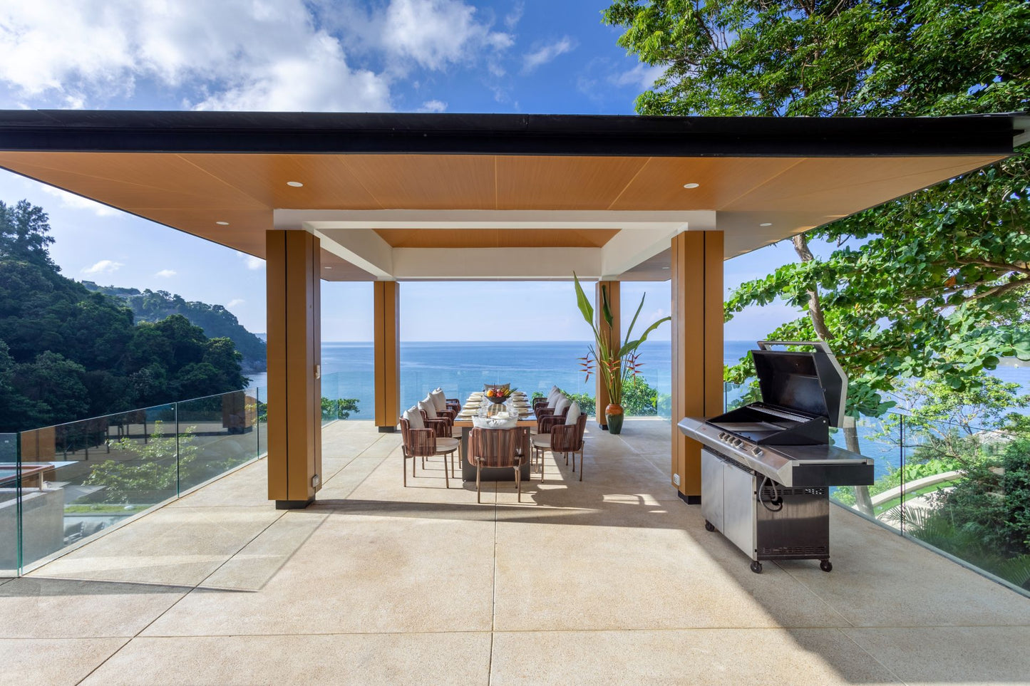 Seaview 12-bedrooms villa in Millionaire’s Mile Kamala beach (2 infinity pools, cinema, spa, gym, wine cellar)
