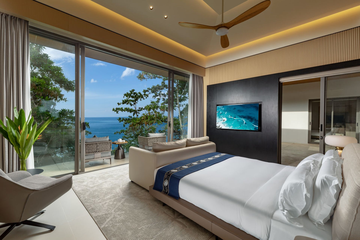 Seaview 12-bedrooms villa in Millionaire’s Mile Kamala beach (2 infinity pools, cinema, spa, gym, wine cellar)