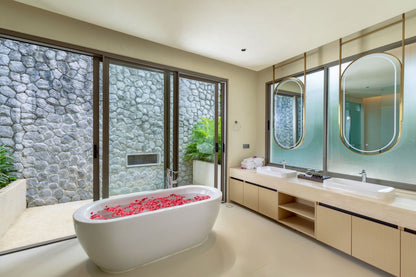 Seaview 12-bedrooms villa in Millionaire’s Mile Kamala beach (2 infinity pools, cinema, spa, gym, wine cellar)