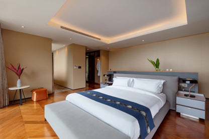 Seaview 12-bedrooms villa in Millionaire’s Mile Kamala beach (2 infinity pools, cinema, spa, gym, wine cellar)