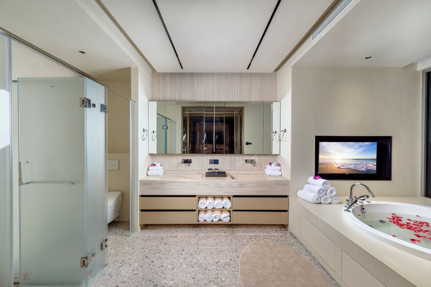 Seaview 12-bedrooms villa in Millionaire’s Mile Kamala beach (2 infinity pools, cinema, spa, gym, wine cellar)