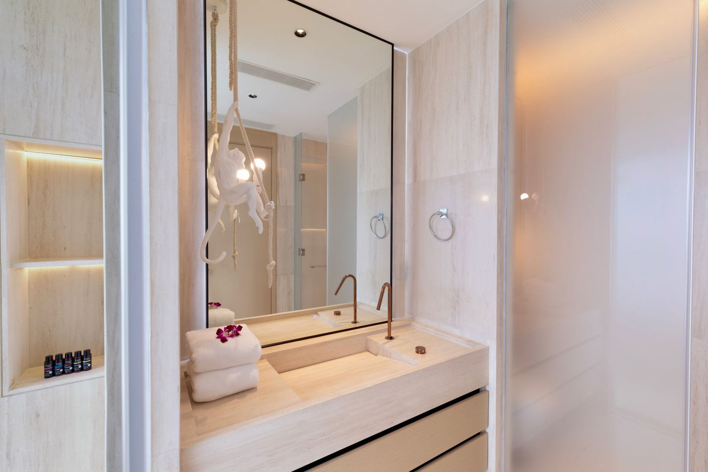 Seaview 12-bedrooms villa in Millionaire’s Mile Kamala beach (2 infinity pools, cinema, spa, gym, wine cellar)