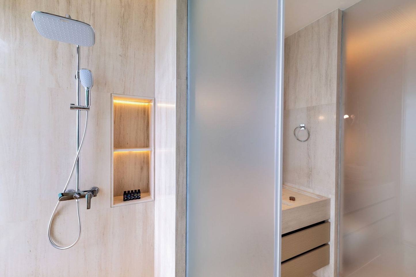 Seaview 12-bedrooms villa in Millionaire’s Mile Kamala beach (2 infinity pools, cinema, spa, gym, wine cellar)