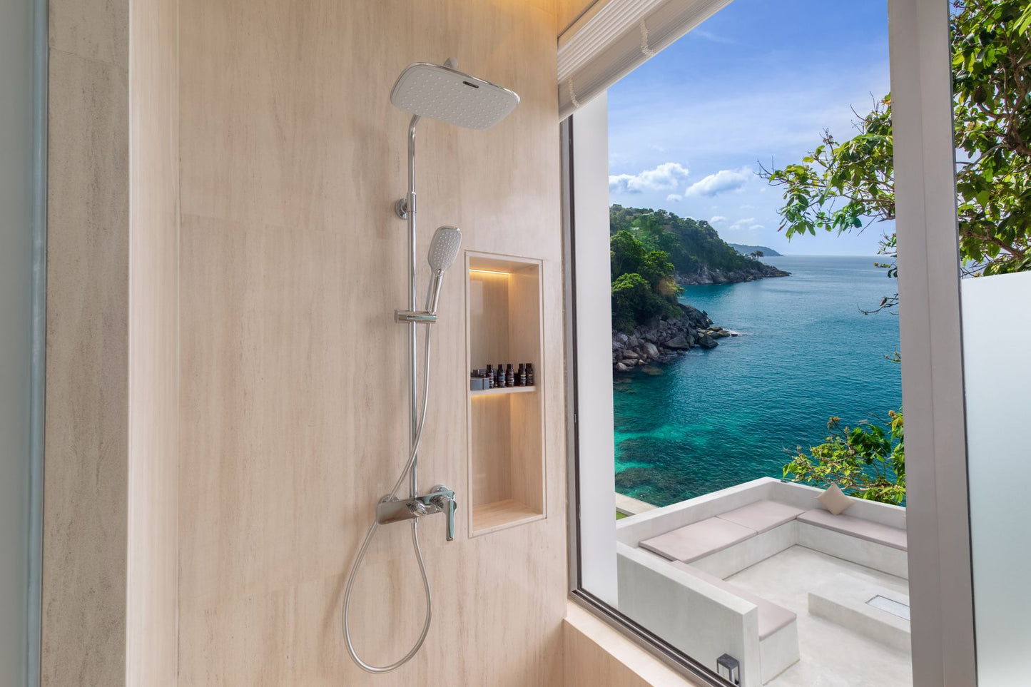 Seaview 12-bedrooms villa in Millionaire’s Mile Kamala beach (2 infinity pools, cinema, spa, gym, wine cellar)