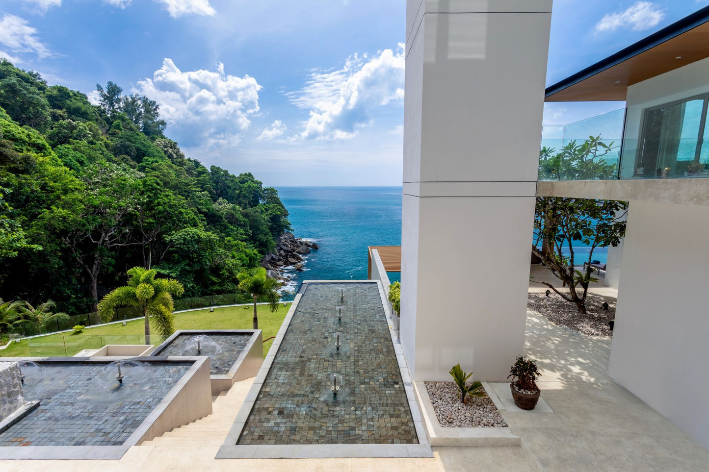Seaview 12-bedrooms villa in Millionaire’s Mile Kamala beach (2 infinity pools, cinema, spa, gym, wine cellar)