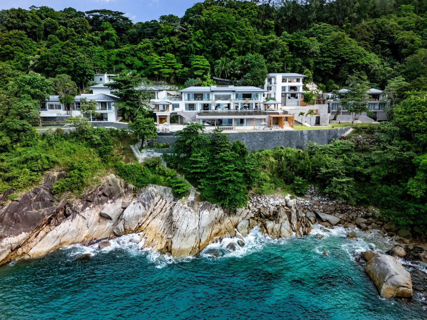 Seaview 12-bedrooms villa in Millionaire’s Mile Kamala beach (2 infinity pools, cinema, spa, gym, wine cellar)