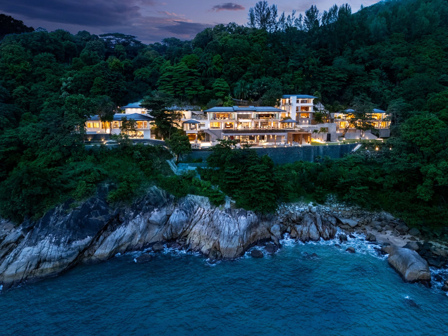 Seaview 12-bedrooms villa in Millionaire’s Mile Kamala beach (2 infinity pools, cinema, spa, gym, wine cellar)