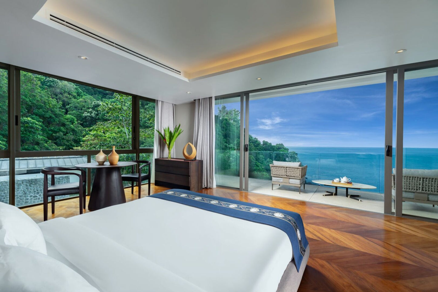Seaview 12-bedrooms villa in Millionaire’s Mile Kamala beach (2 infinity pools, cinema, spa, gym, wine cellar)