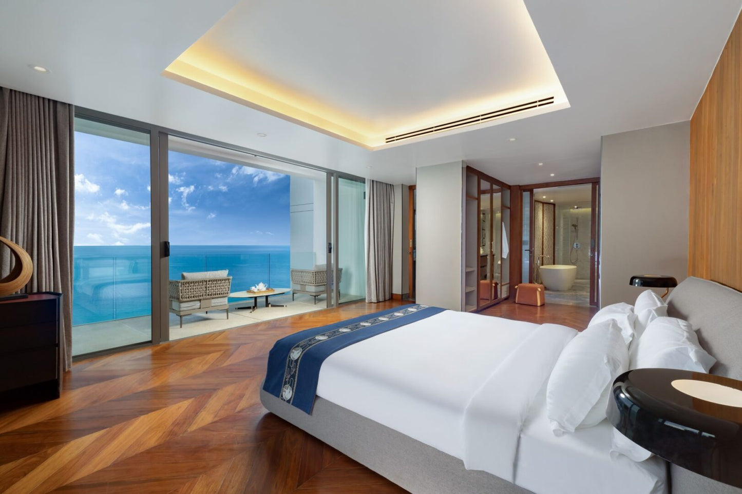 Seaview 12-bedrooms villa in Millionaire’s Mile Kamala beach (2 infinity pools, cinema, spa, gym, wine cellar)