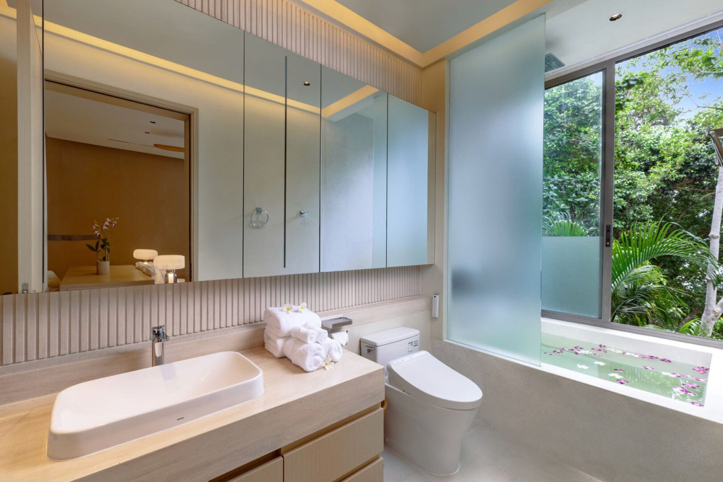 Seaview 12-bedrooms villa in Millionaire’s Mile Kamala beach (2 infinity pools, cinema, spa, gym, wine cellar)