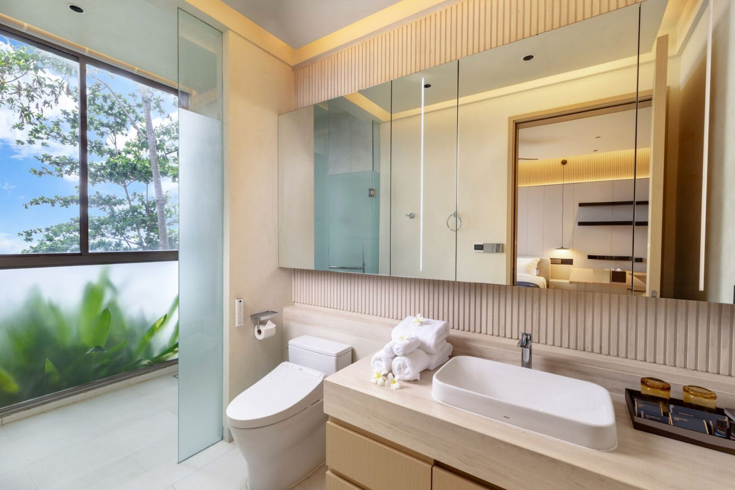 Seaview 12-bedrooms villa in Millionaire’s Mile Kamala beach (2 infinity pools, cinema, spa, gym, wine cellar)