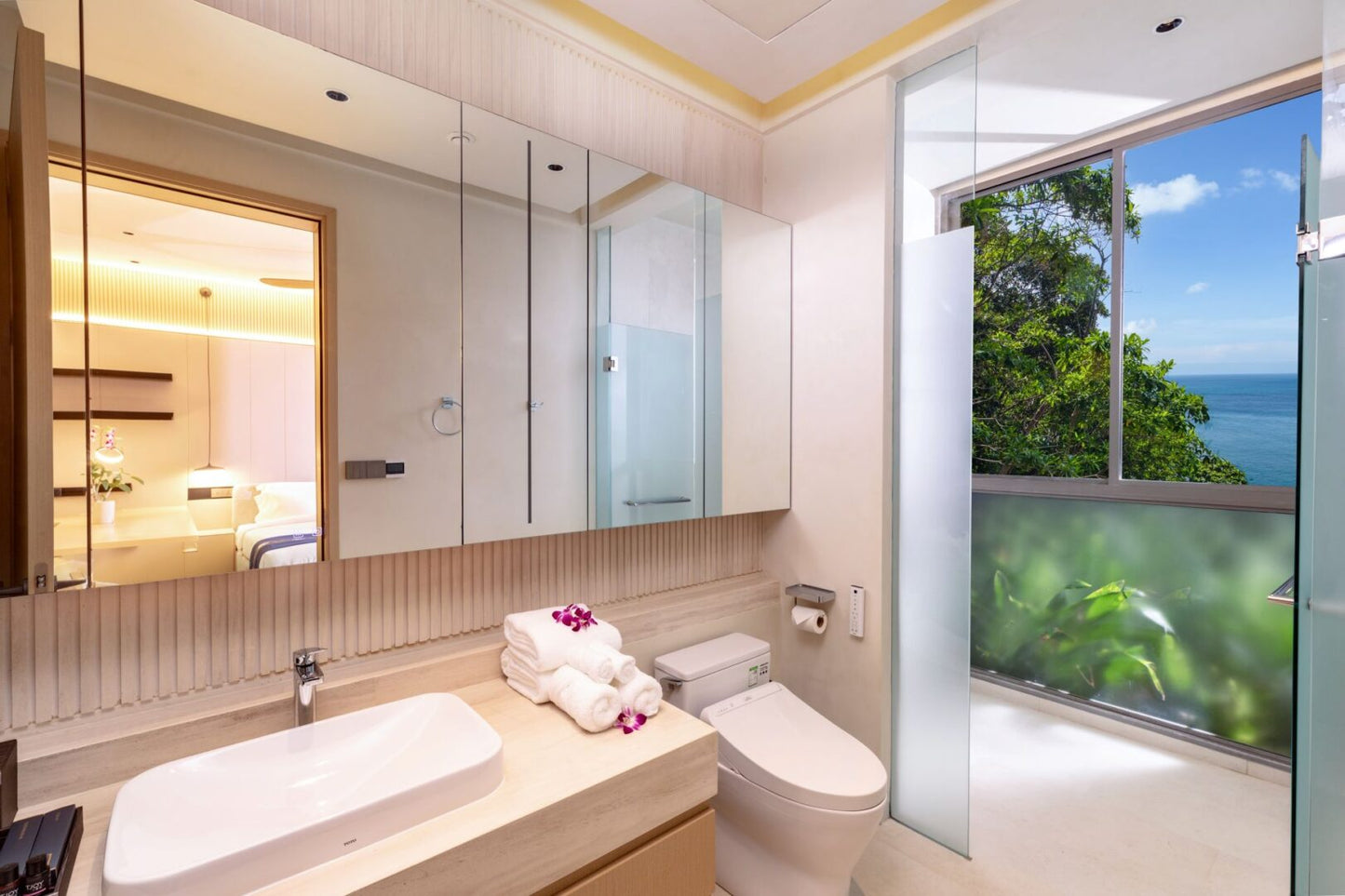 Seaview 12-bedrooms villa in Millionaire’s Mile Kamala beach (2 infinity pools, cinema, spa, gym, wine cellar)