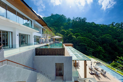 Seaview 12-bedrooms villa in Millionaire’s Mile Kamala beach (2 infinity pools, cinema, spa, gym, wine cellar)