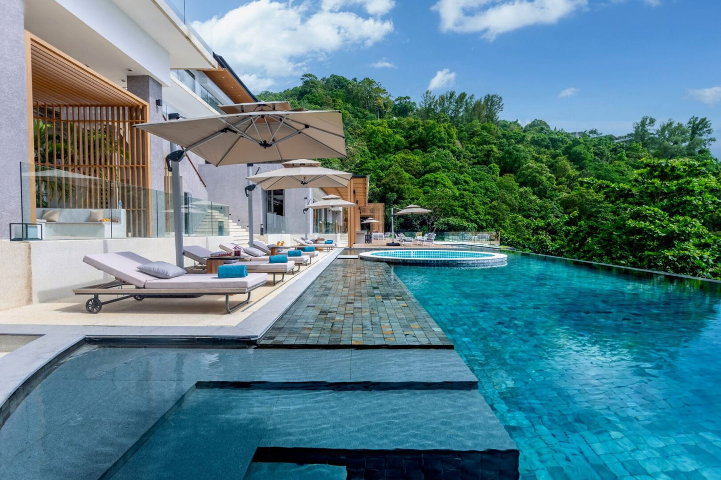 Seaview 12-bedrooms villa in Millionaire’s Mile Kamala beach (2 infinity pools, cinema, spa, gym, wine cellar)
