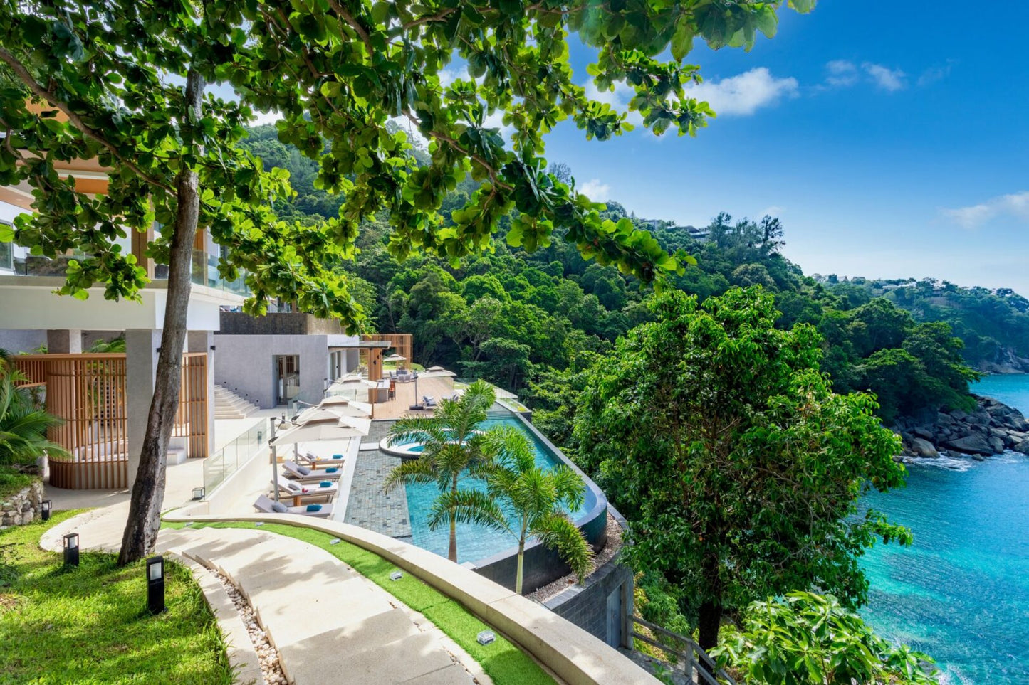 Seaview 12-bedrooms villa in Millionaire’s Mile Kamala beach (2 infinity pools, cinema, spa, gym, wine cellar)