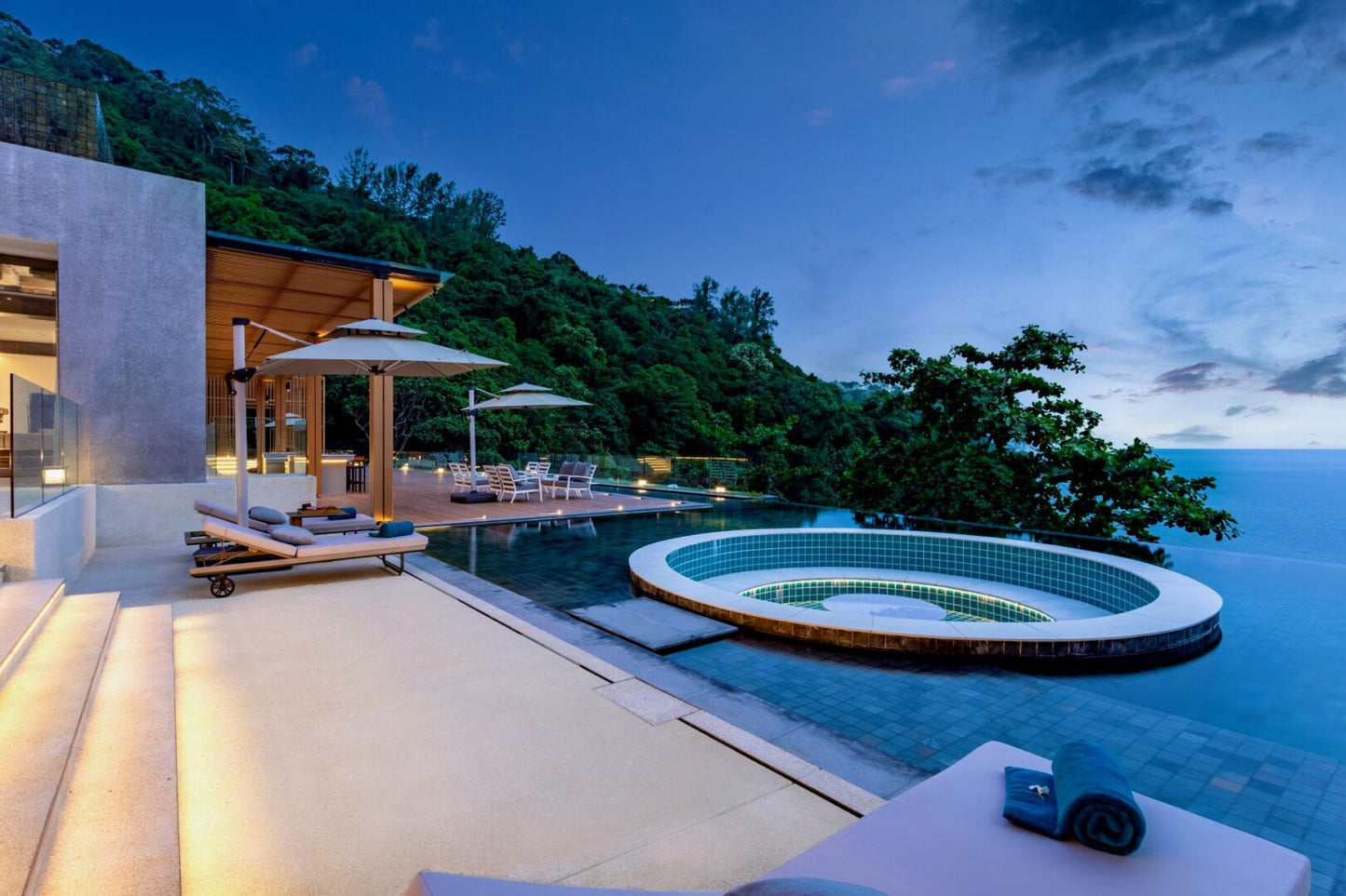 Seaview 12-bedrooms villa in Millionaire’s Mile Kamala beach (2 infinity pools, cinema, spa, gym, wine cellar)