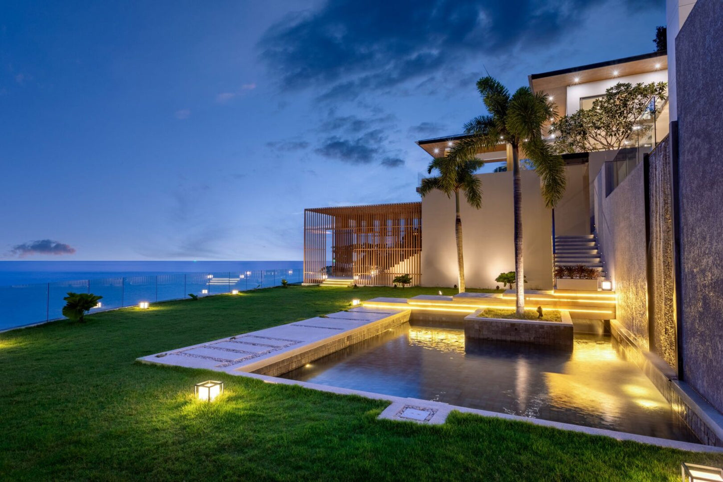 Seaview 12-bedrooms villa in Millionaire’s Mile Kamala beach (2 infinity pools, cinema, spa, gym, wine cellar)