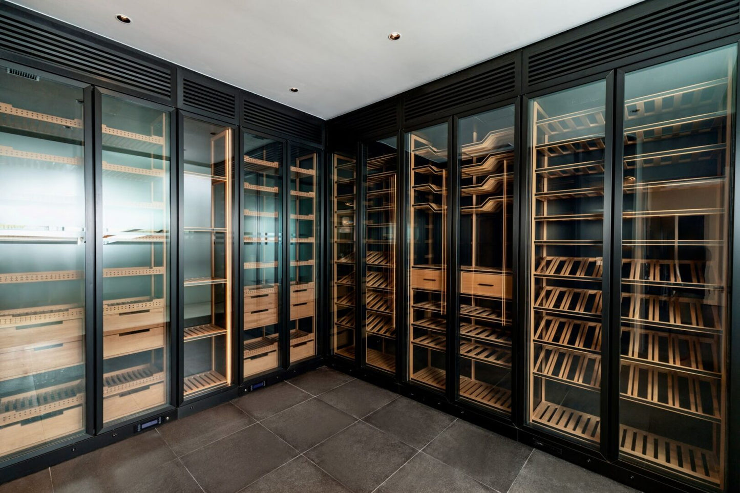 Seaview 12-bedrooms villa in Millionaire’s Mile Kamala beach (2 infinity pools, cinema, spa, gym, wine cellar)