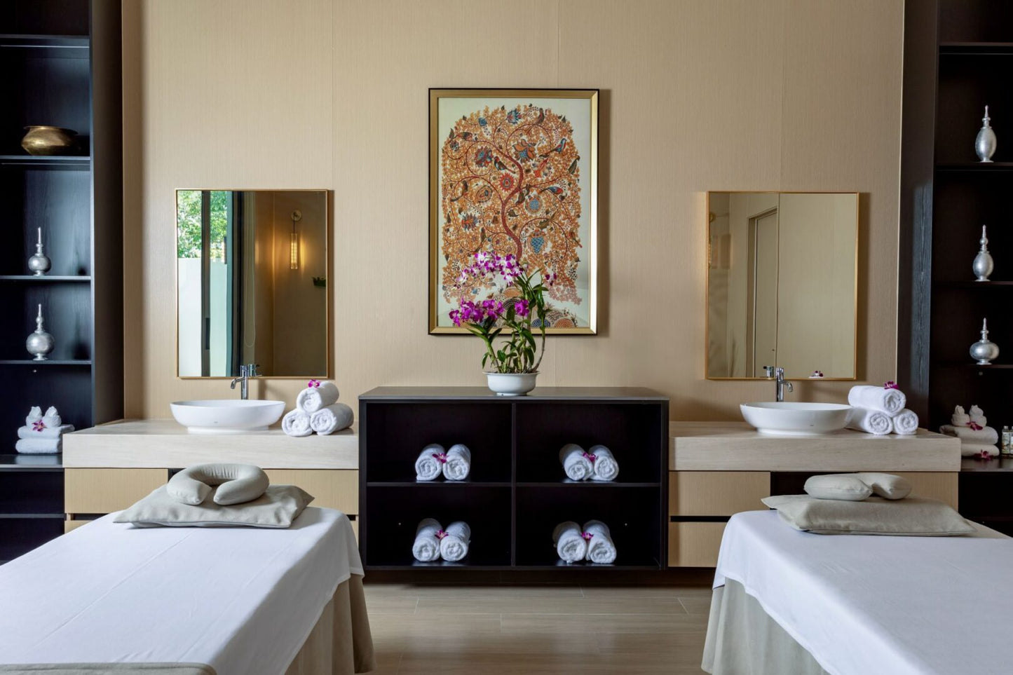 Seaview 12-bedrooms villa in Millionaire’s Mile Kamala beach (2 infinity pools, cinema, spa, gym, wine cellar)