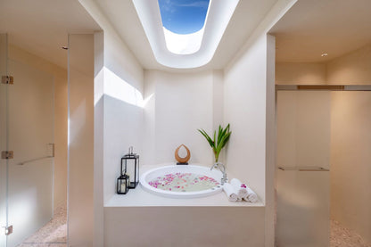 Seaview 12-bedrooms villa in Millionaire’s Mile Kamala beach (2 infinity pools, cinema, spa, gym, wine cellar)