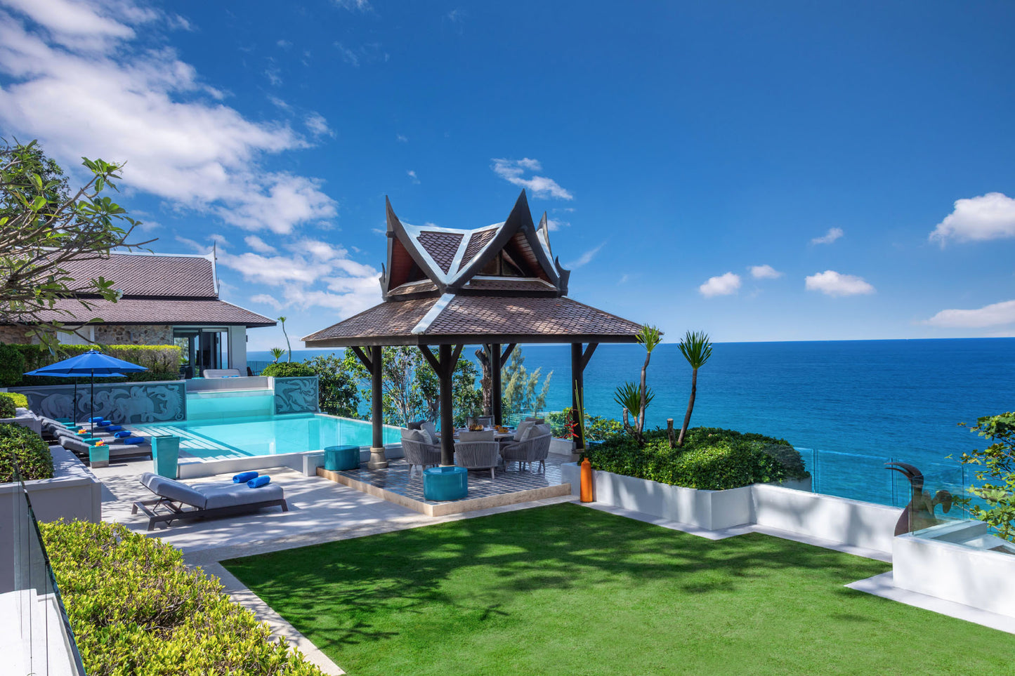 Seaview 7-bedrooms clifftop villa in Millionaire’s Mile Kamala beach (2 infinity pools, cinema, spa, gym, private chef)