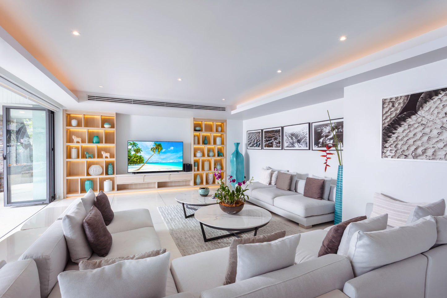 Seaview 7-bedrooms clifftop villa in Millionaire’s Mile Kamala beach (2 infinity pools, cinema, spa, gym, private chef)