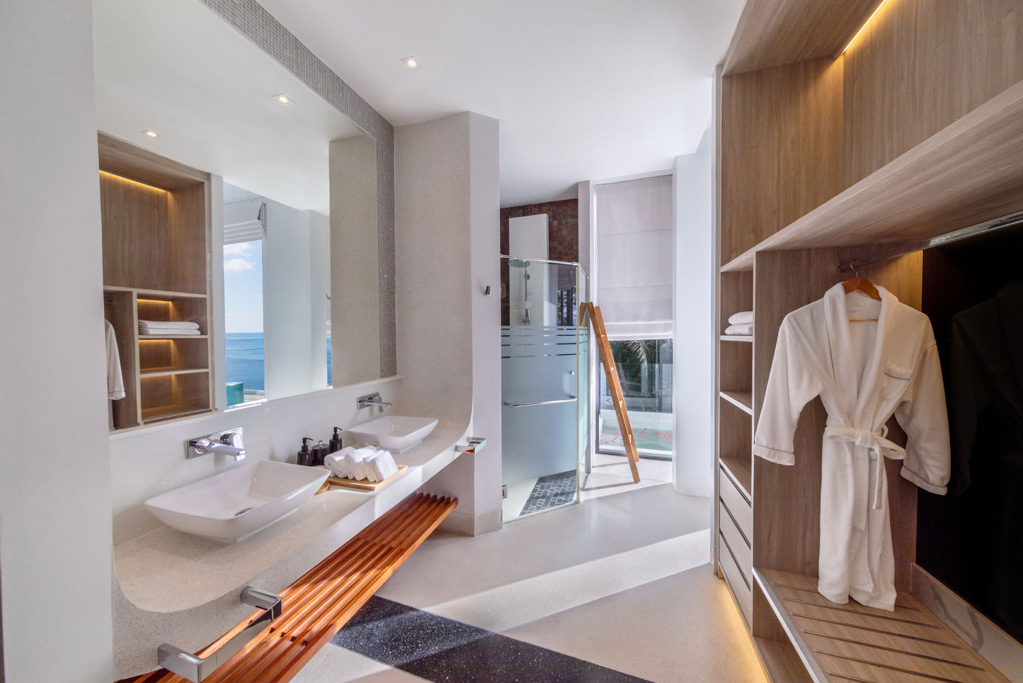 Seaview 7-bedrooms clifftop villa in Millionaire’s Mile Kamala beach (2 infinity pools, cinema, spa, gym, private chef)