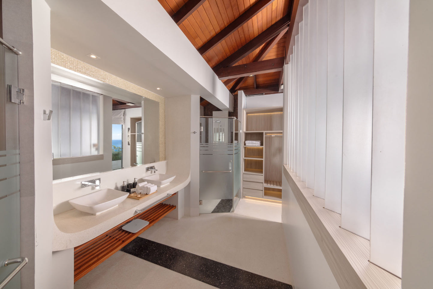 Seaview 7-bedrooms clifftop villa in Millionaire’s Mile Kamala beach (2 infinity pools, cinema, spa, gym, private chef)