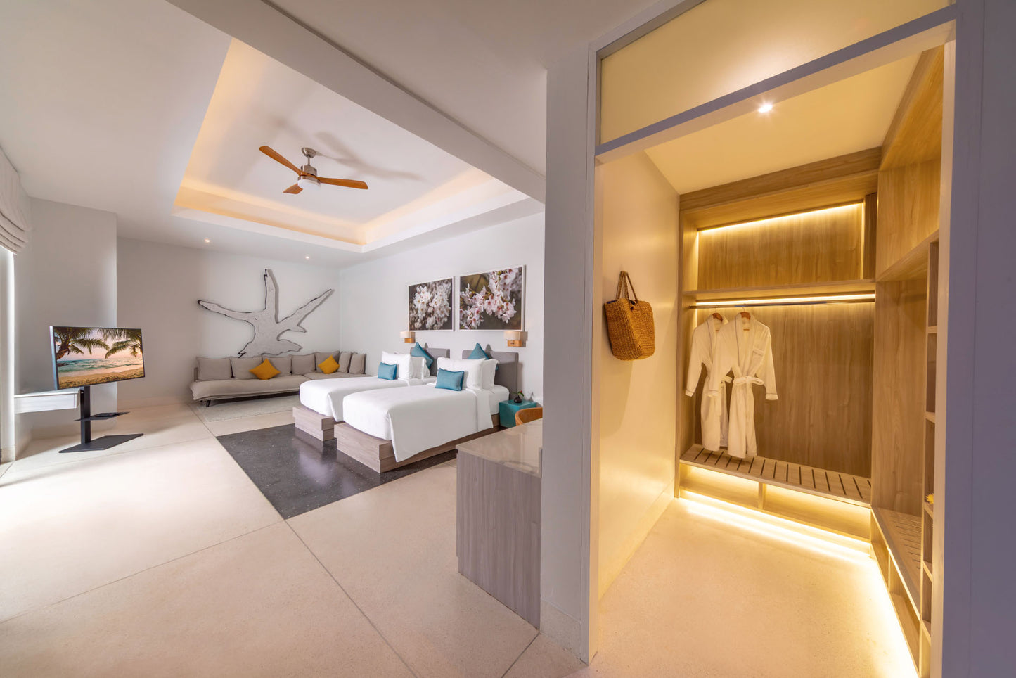 Seaview 7-bedrooms clifftop villa in Millionaire’s Mile Kamala beach (2 infinity pools, cinema, spa, gym, private chef)