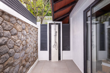 Seaview 7-bedrooms clifftop villa in Millionaire’s Mile Kamala beach (2 infinity pools, cinema, spa, gym, private chef)