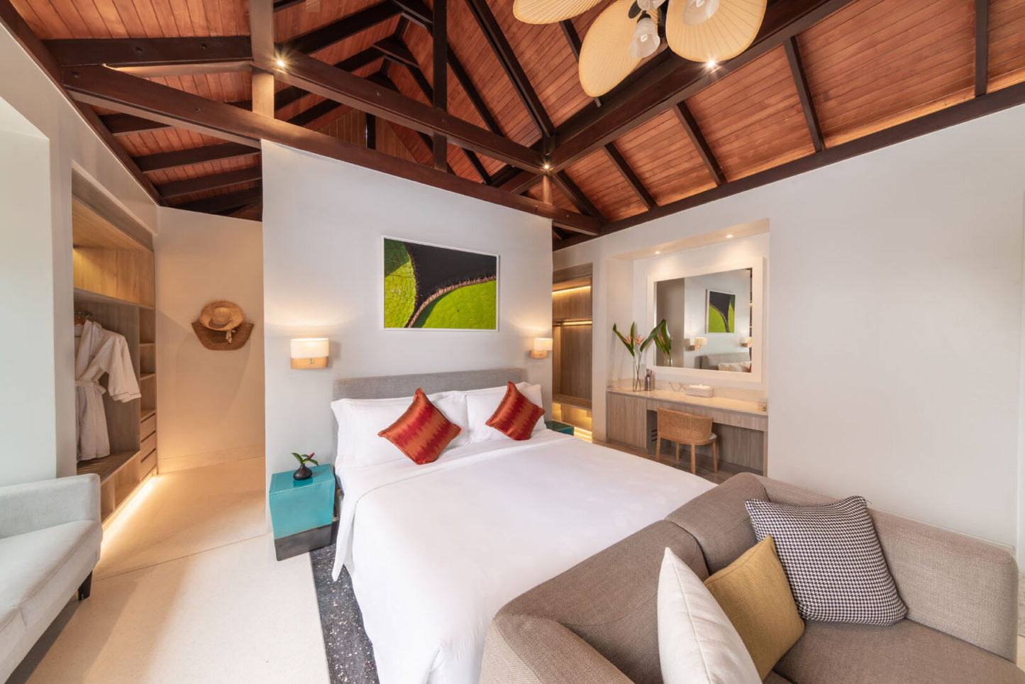 Seaview 7-bedrooms clifftop villa in Millionaire’s Mile Kamala beach (2 infinity pools, cinema, spa, gym, private chef)