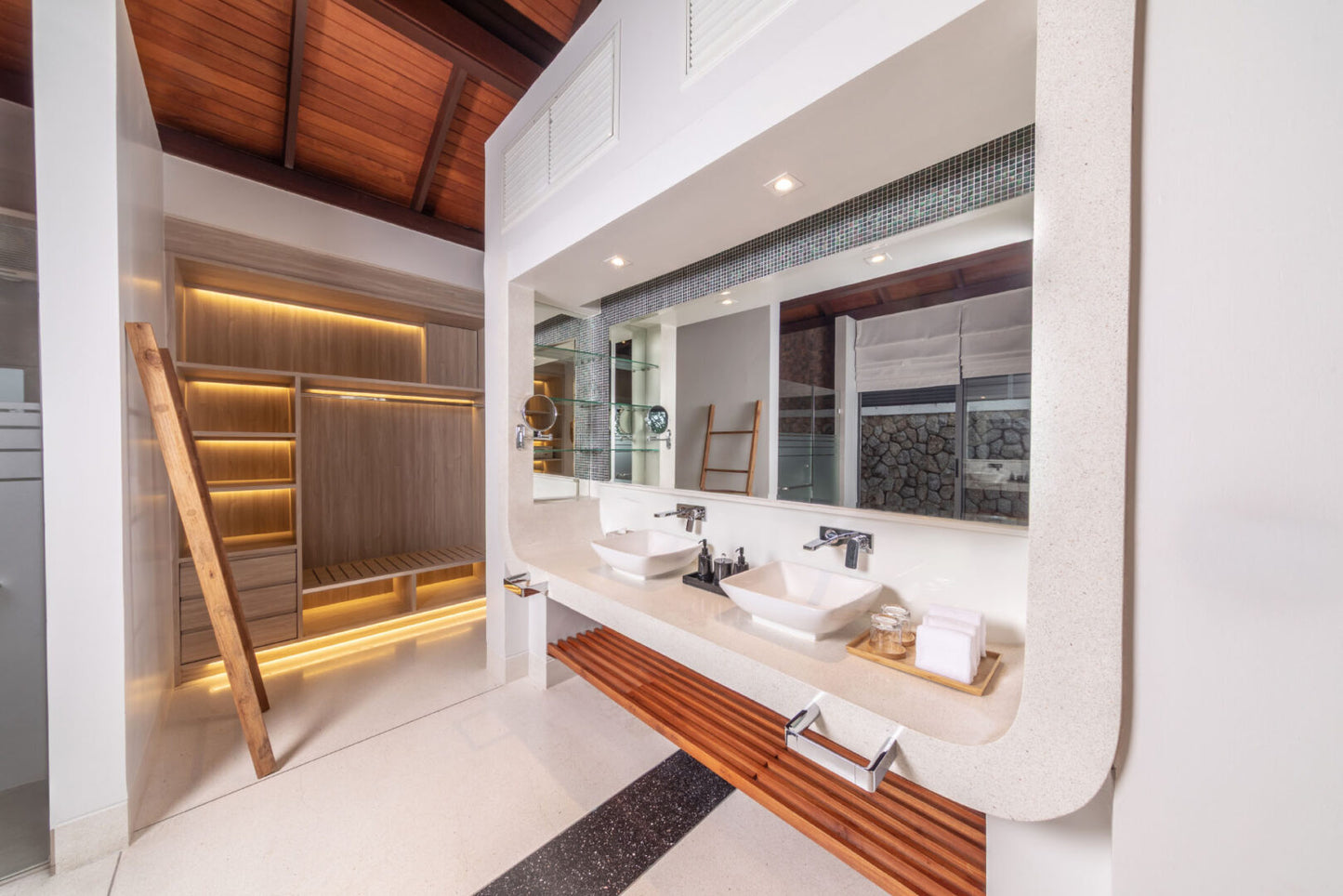 Seaview 7-bedrooms clifftop villa in Millionaire’s Mile Kamala beach (2 infinity pools, cinema, spa, gym, private chef)