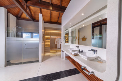 Seaview 7-bedrooms clifftop villa in Millionaire’s Mile Kamala beach (2 infinity pools, cinema, spa, gym, private chef)