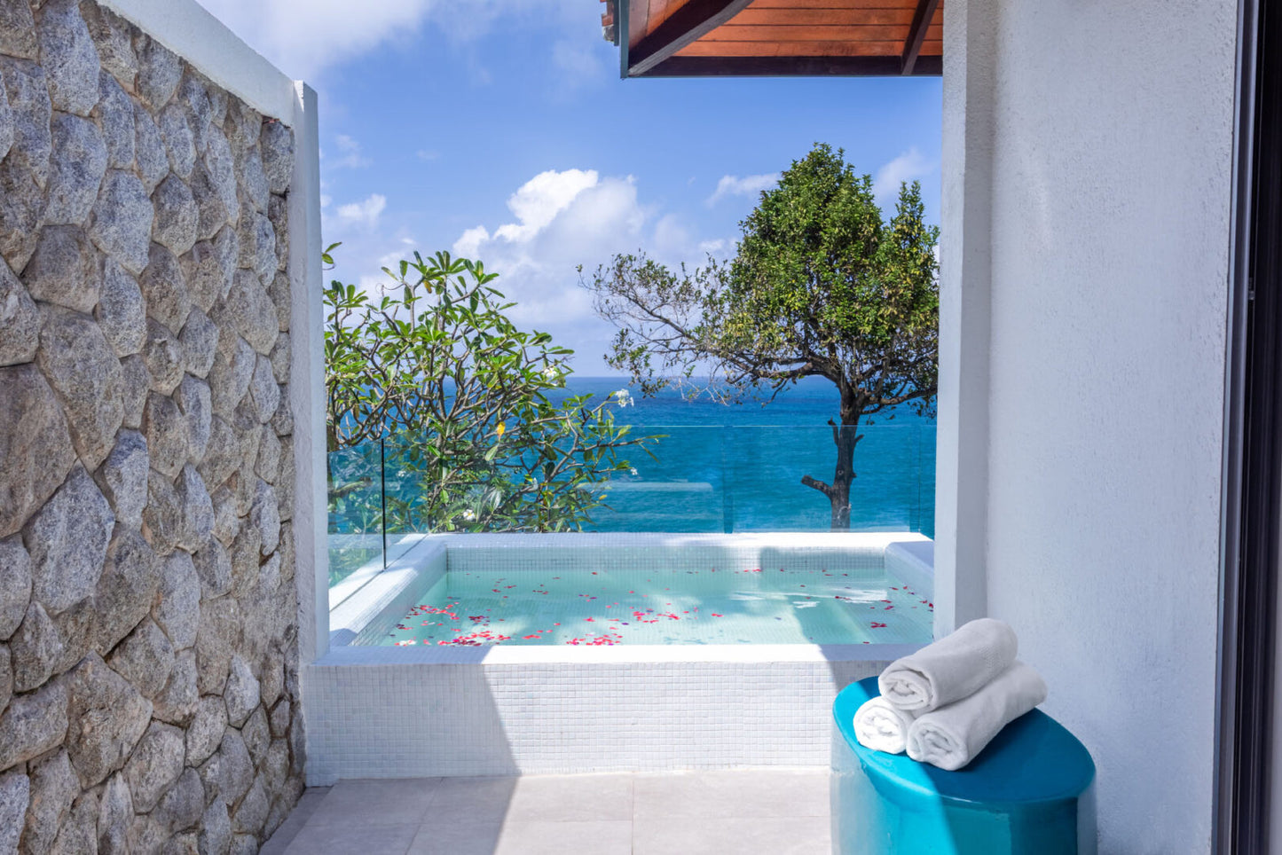 Seaview 7-bedrooms clifftop villa in Millionaire’s Mile Kamala beach (2 infinity pools, cinema, spa, gym, private chef)