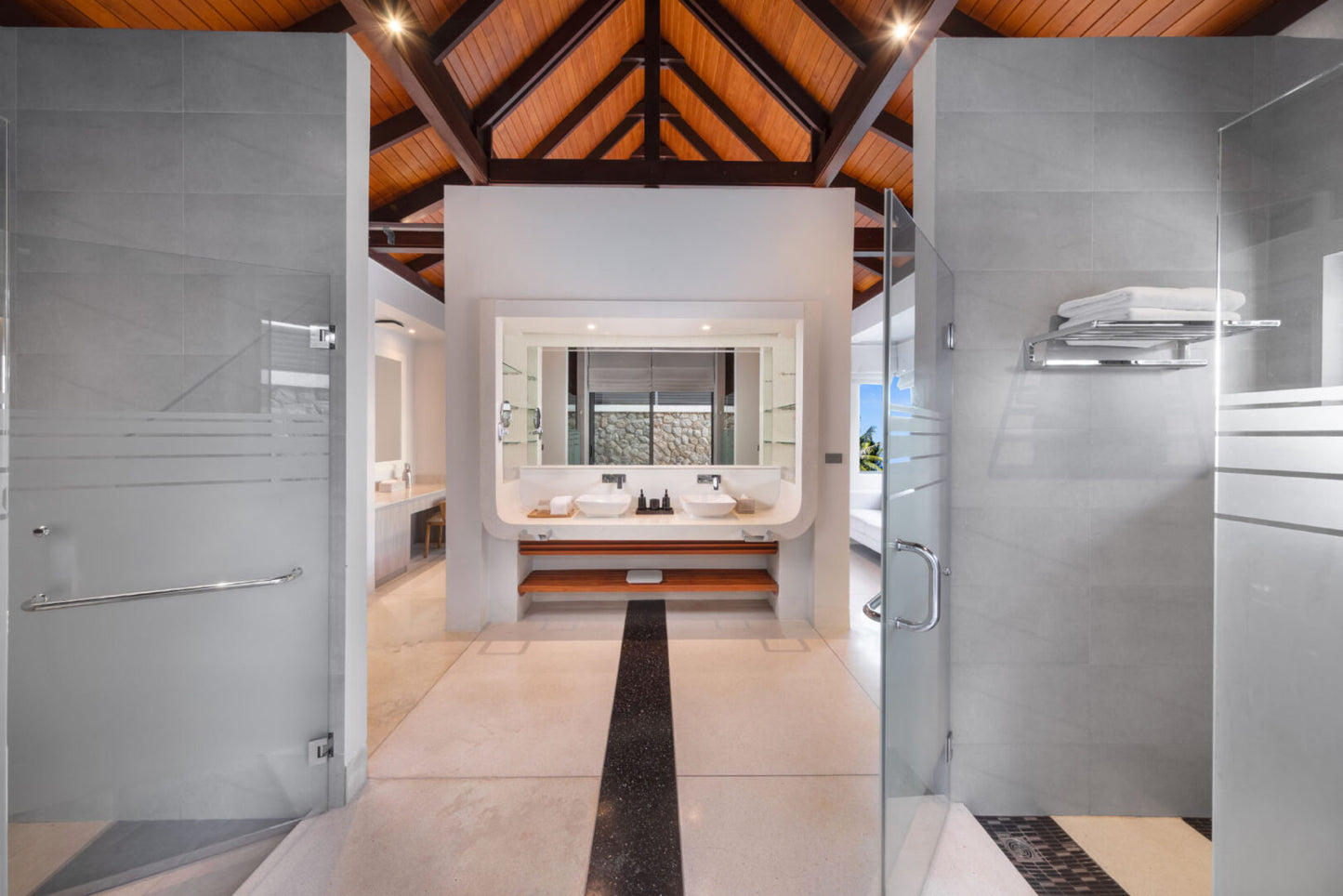 Seaview 7-bedrooms clifftop villa in Millionaire’s Mile Kamala beach (2 infinity pools, cinema, spa, gym, private chef)