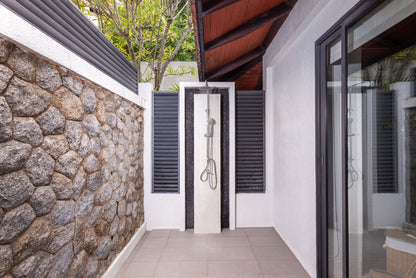 Seaview 7-bedrooms clifftop villa in Millionaire’s Mile Kamala beach (2 infinity pools, cinema, spa, gym, private chef)