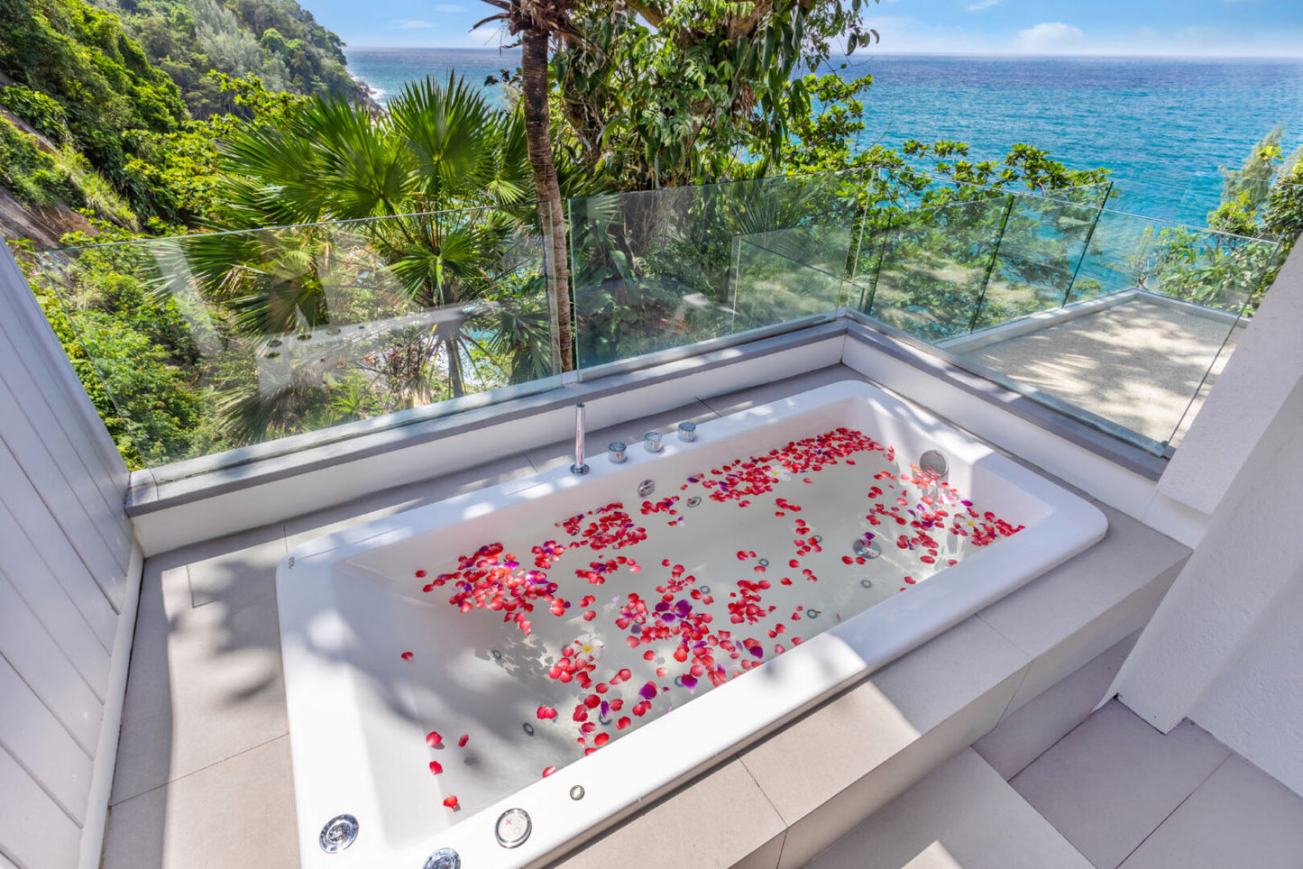 Seaview 7-bedrooms clifftop villa in Millionaire’s Mile Kamala beach (2 infinity pools, cinema, spa, gym, private chef)